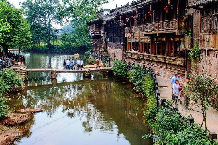 摆动小圆球